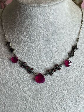 Annie Koplin designs glass necklace